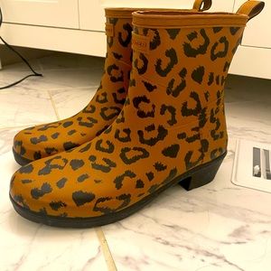 Hunter Chelsea rain boots size 8